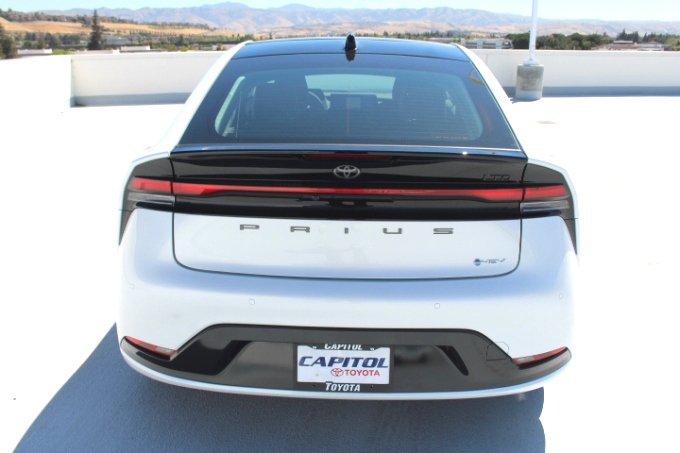 New 2027 Toyota Prius Limited AWD/4WD image 4