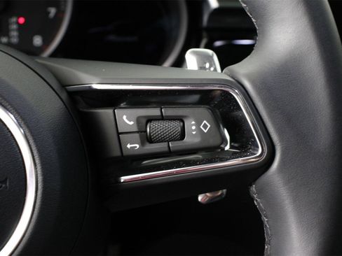 Used 2025 Porsche Macan image 15