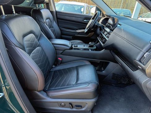 Used 2024 Nissan Pathfinder Platinum w/ Cargo Package image 9