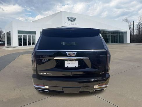 Used 2025 Cadillac Escalade Premium Luxury AWD/4WD image 4