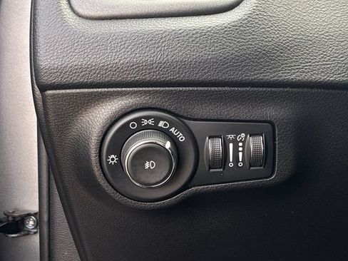 Used 2020 Jeep Compass Trailhawk AWD/4WD image 25