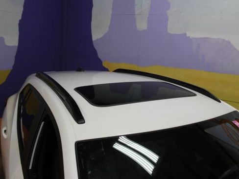 Used 2024 Chevrolet Trax RS w/ Sunroof Package FWD image 5