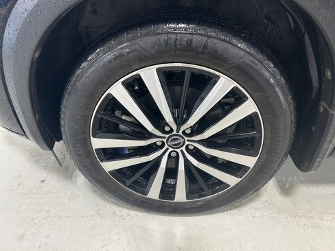 Used 2024 Nissan Pathfinder Platinum w/ Cargo Package image 9