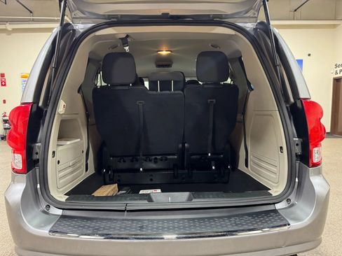 Used 2018 Dodge Grand Caravan SE image 27