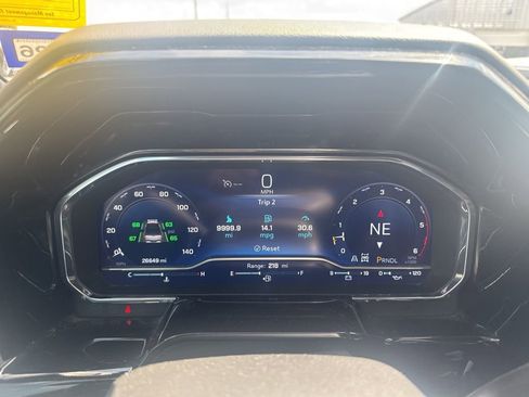 Used 2024 Chevrolet Silverado 2500 ZR2 w/ Technology Package image 15