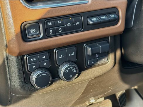 Used 2021 Chevrolet Tahoe High Country w/ Premium Package AWD/4WD image 10