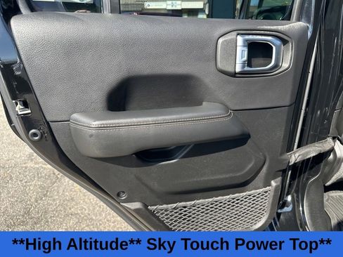 Used 2022 Jeep Wrangler Unlimited Sahara image 13