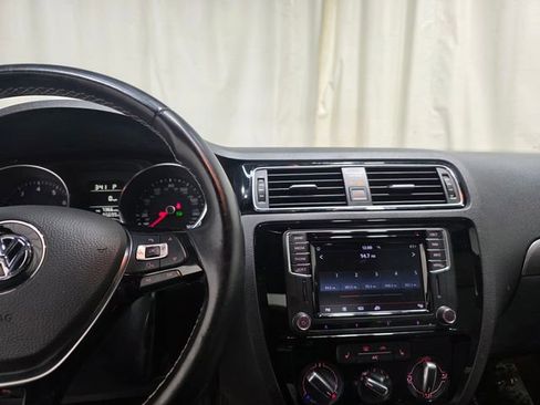 Used 2016 Volkswagen Jetta Sport image 17