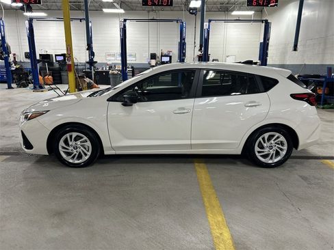 Certified 2025 Subaru Impreza 2.0i image 5