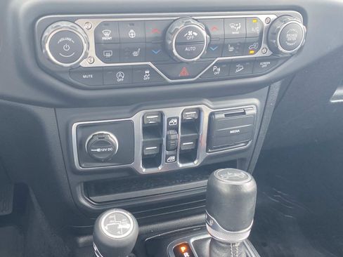 Used 2019 Jeep Wrangler Unlimited Sahara w/ Quick Order Package 24M Moab AWD/4WD image 29