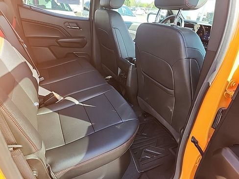 Used 2025 Chevrolet Colorado Z71 w/ Technology Package AWD/4WD image 12