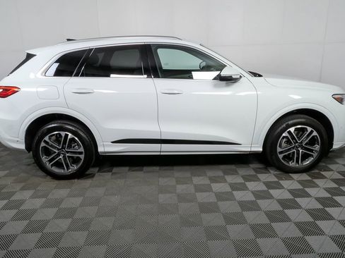 Used 2025 Audi Q5 Premium Plus w/ Premium Plus image 2