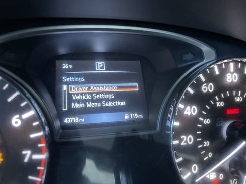 Used 2018 Nissan Pathfinder S image 13