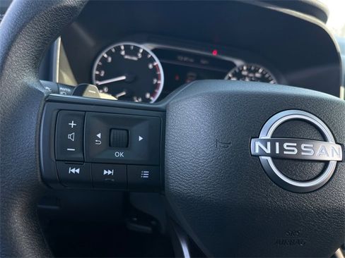 Used 2025 Nissan Rogue S image 13