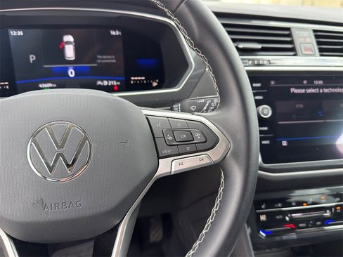 Used 2022 Volkswagen Tiguan SE image 14