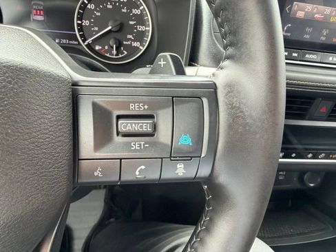 Used 2025 Nissan Rogue SV AWD/4WD image 32