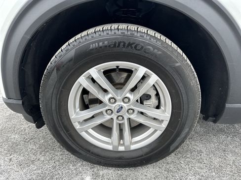 Used 2023 Ford Explorer XLT w/ Equipment Group 202A image 10