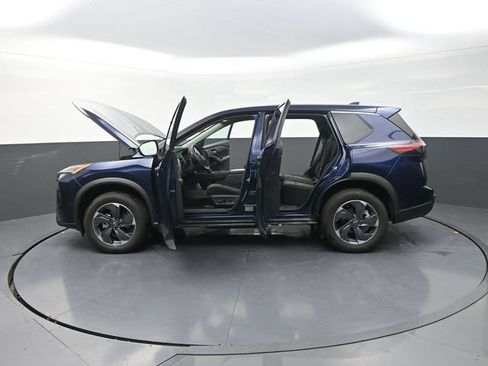 Used 2025 Nissan Rogue SV FWD image 41