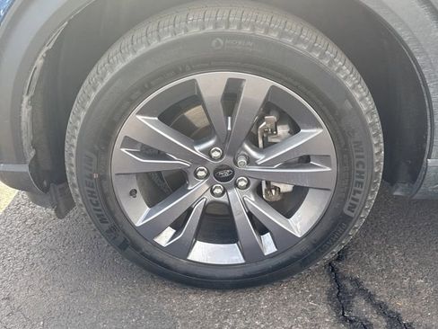 Used 2021 Ford Explorer XLT w/ Equipment Group 202A image 9