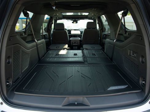 New 2026 Chevrolet Suburban High Country AWD/4WD image 20