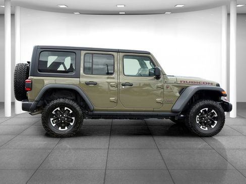 Used 2025 Jeep Wrangler Unlimited Rubicon AWD/4WD image 8