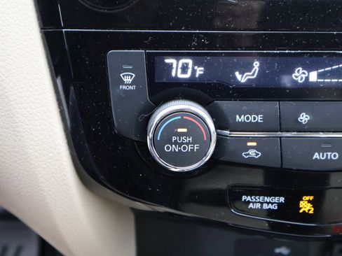 Used 2020 Nissan Rogue SV image 30