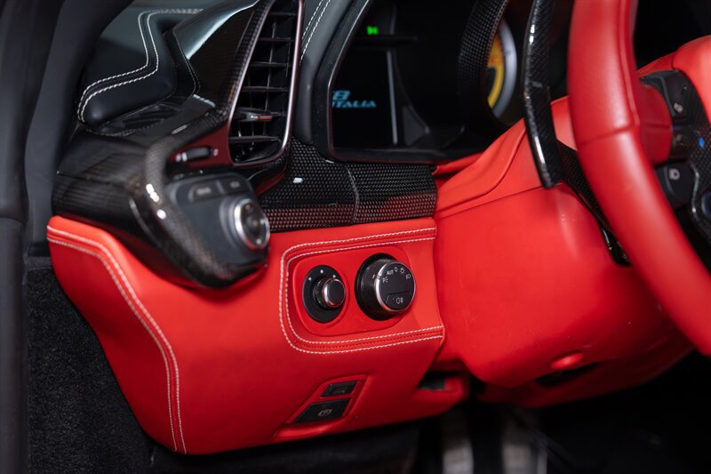 Used 2015 Ferrari 458 Italia Coupe RWD image 7