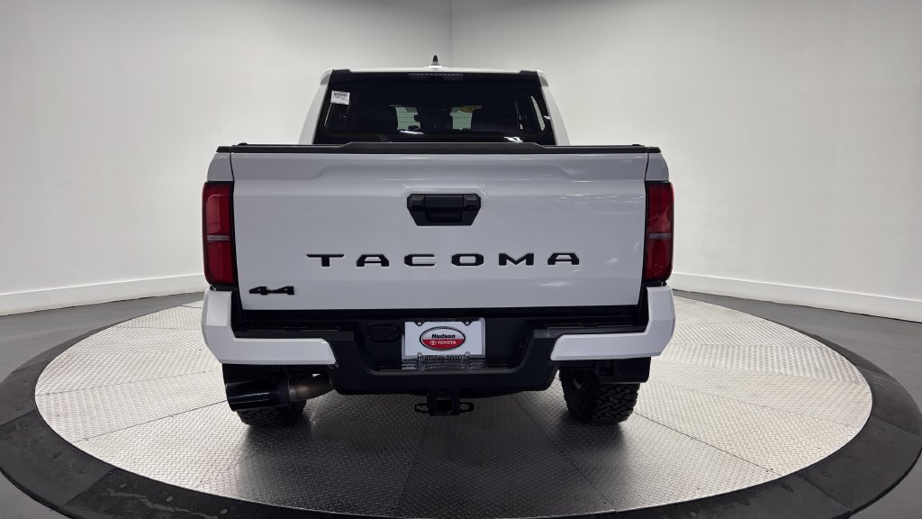 Used 2025 Toyota Tacoma SR5 AWD/4WD image 35