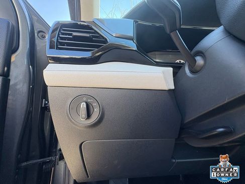 Used 2025 Volkswagen Taos S image 15