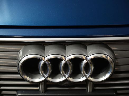 Used 2023 Audi e-tron Premium Plus w/ Premium Plus Package image 17