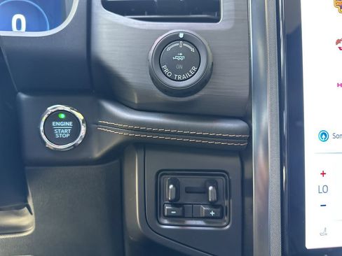 Used 2024 Ford Expedition Platinum AWD/4WD image 33