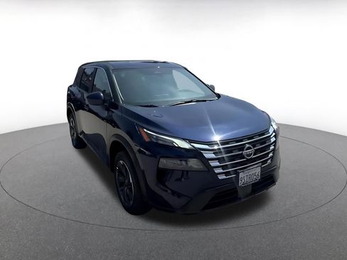 Used 2025 Nissan Rogue SV FWD image 3