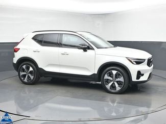 Used 2024 Volvo XC40 B5 Plus video 1