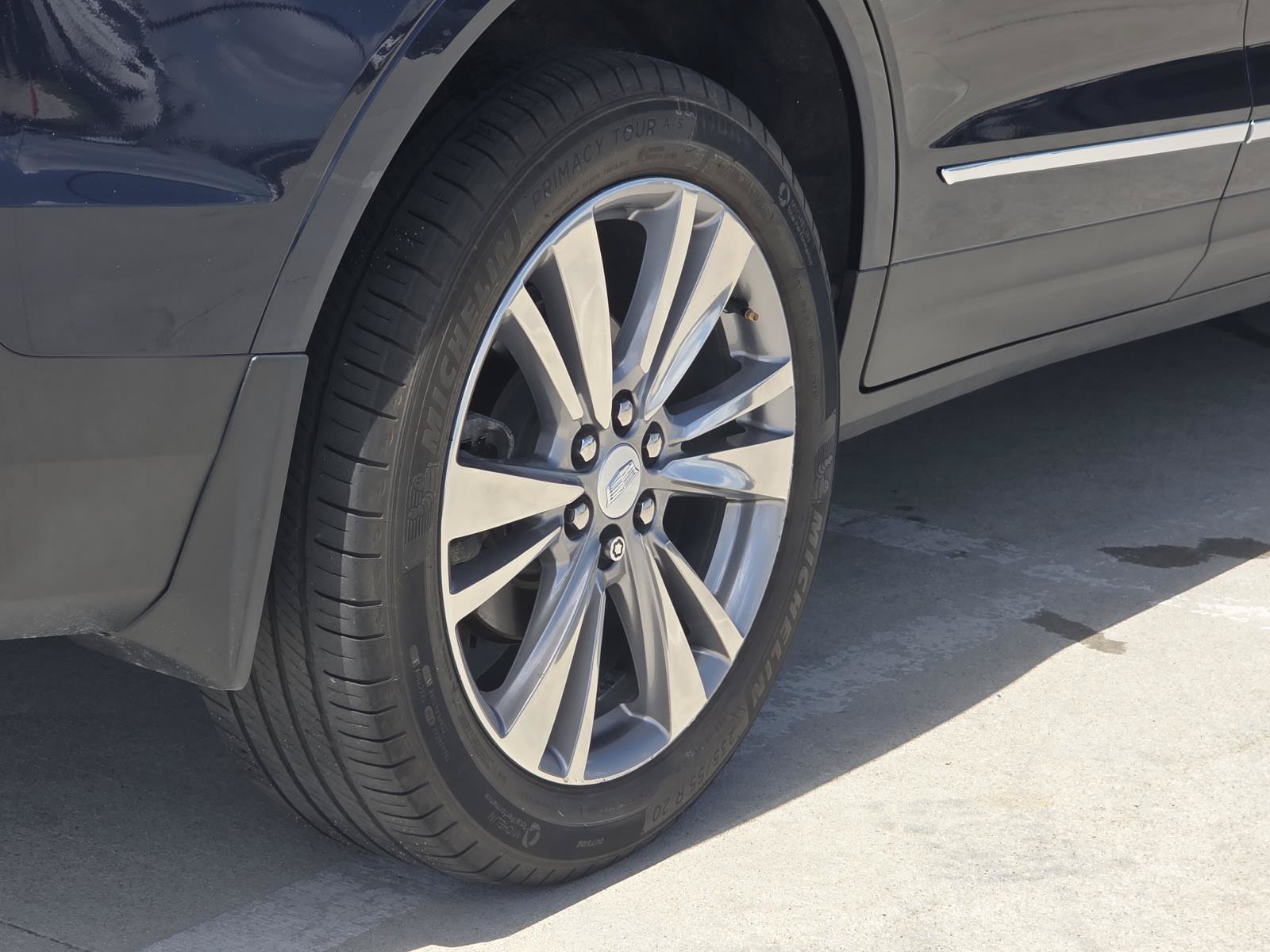 Used 2017 Cadillac XT5 Luxury w/ Driver Awareness Package FWD image 12