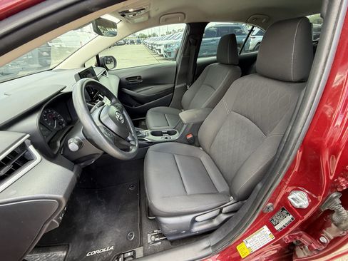 Used 2025 Toyota Corolla LE FWD image 27