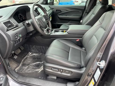 Used 2025 Honda Ridgeline TrailSport image 2
