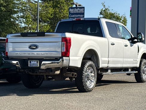 Used 2017 Ford F250 XLT w/ XLT Premium Package AWD/4WD image 4