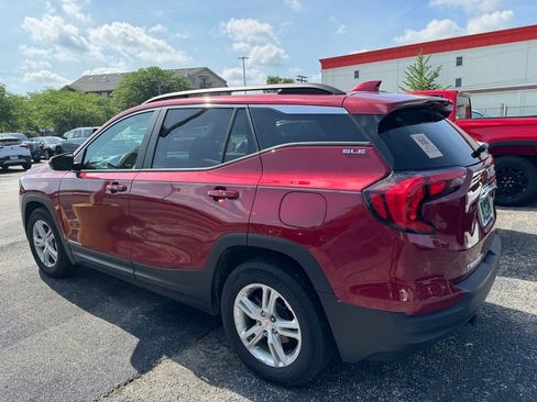 Used 2021 GMC Terrain SLE w/ Driver Convenience Package FWD image 4
