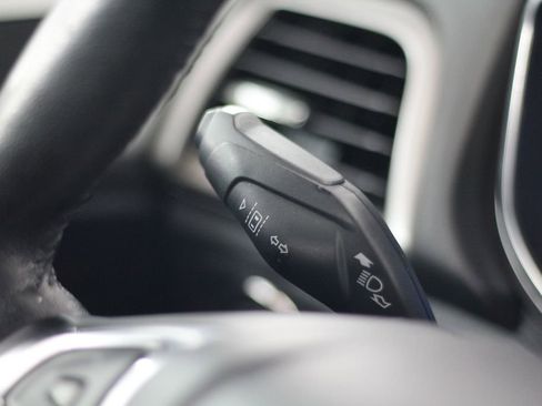Used 2020 Ford Fusion SEL FWD image 16