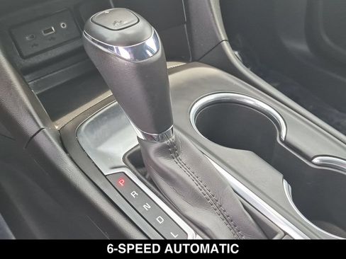 Used 2019 Chevrolet Equinox LT w/ Driver Convenience Package FWD image 7