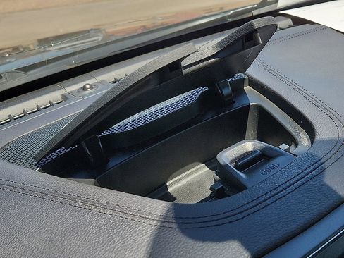 Used 2019 Jeep Cherokee Latitude Plus w/ Comfort/Convenience Group AWD/4WD image 10