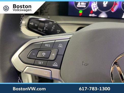 Used 2025 Volkswagen Tiguan SE image 16
