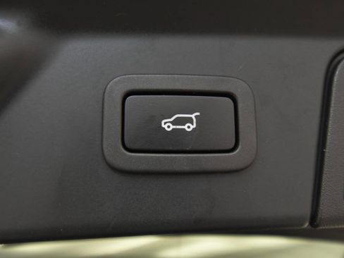 Used 2020 Land Rover Range Rover Velar S image 34