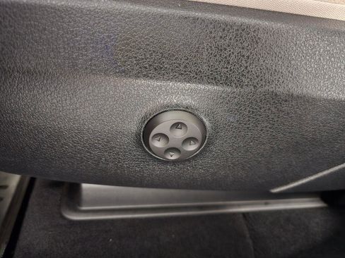 Used 2024 Mercedes-Benz GLC 300 4MATIC image 32