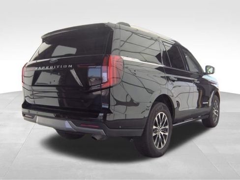 Used 2025 Ford Expedition Platinum image 4