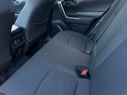 Used 2022 Toyota RAV4 LE image 5