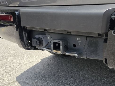 Used 2025 Nissan Armada PRO-4X w/ Pro-4X Premium Package AWD/4WD image 12