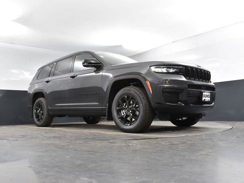 Used 2025 Jeep Grand Cherokee L Altitude image 49