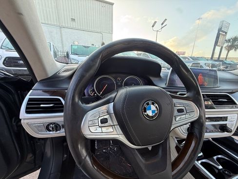 Used 2016 BMW 750i xDrive image 27