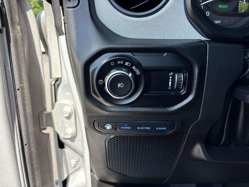 Used 2024 Jeep Wrangler Unlimited AWD/4WD image 17